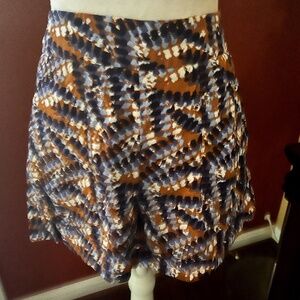 Nine West Women’s casual dressy Summer Shorts with pockets. Size M. 9” inseam.